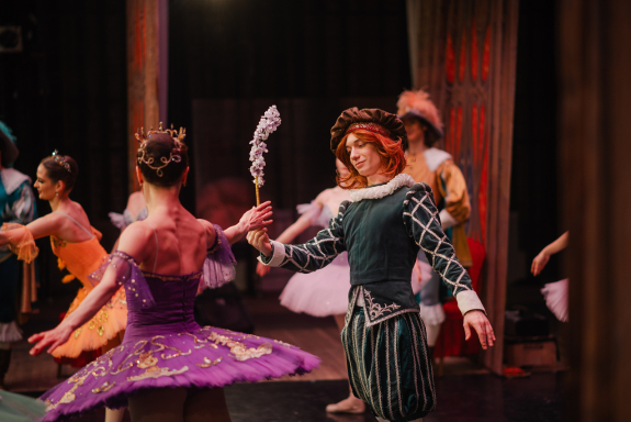 &Lcy;&iecy;&tcy;&ocy; &pcy;&icy;&rcy;&ucy;&ecy;&tcy;&acy;&period; "&Scy;&pcy;&yacy;&shchcy;&acy;&yacy; &kcy;&rcy;&acy;&scy;&acy;&vcy;&icy;&tscy;&acy;"