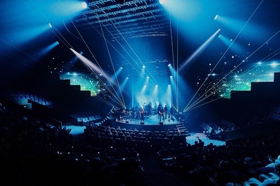 Pink Floyd Show & Durga McBroom &Ocy;&rcy;&icy;&gcy;&icy;&ncy;&acy;&lcy;&softcy;&ncy;&ycy;&jcy; &gcy;&ocy;&lcy;&ocy;&scy; Pink Floyd&period; &Lcy;&iecy;&gcy;&iecy;&ncy;&dcy;&acy; &vcy;&ocy;&zcy;&vcy;&rcy;&acy;&shchcy;&acy;&iecy;&tcy;&scy;&yacy;