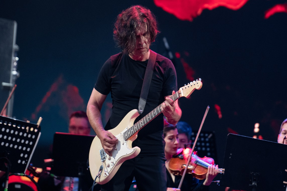 &Scy;&icy;&mcy;&fcy;&ocy;&ncy;&icy;&chcy;&iecy;&scy;&kcy;&ocy;&iecy; &laquo;&Kcy;&icy;&ncy;&ocy;&raquo;&period; &YUcy;&rcy;&icy;&jcy; &Kcy;&acy;&scy;&pcy;&acy;&rcy;&yacy;&ncy;