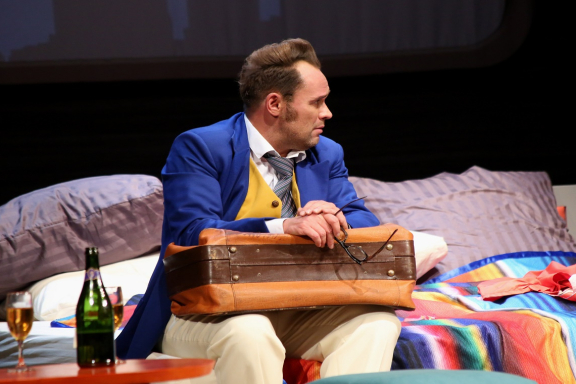 Комедия «Там же, тогда же» ( Максим Аверин и Анна Якунина)