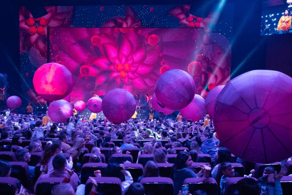 ЁЛКА ТЕЛЕКАНАЛА МУЛЬТ. ЖИВЫЕ КРАСКИ