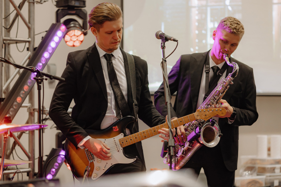 &Fcy;&iecy;&scy;&tcy;&icy;&vcy;&acy;&lcy;&softcy; &vcy;&icy;&ncy;&acy; &icy; &kcy;&rcy;&iecy;&pcy;&kcy;&icy;&khcy; &ncy;&acy;&pcy;&icy;&tcy;&kcy;&ocy;&vcy; &Mcy;&Acy;&Vcy;&Tcy;-&Vcy;&icy;&ncy;&ocy;&tcy;&iecy;&kcy;&acy;